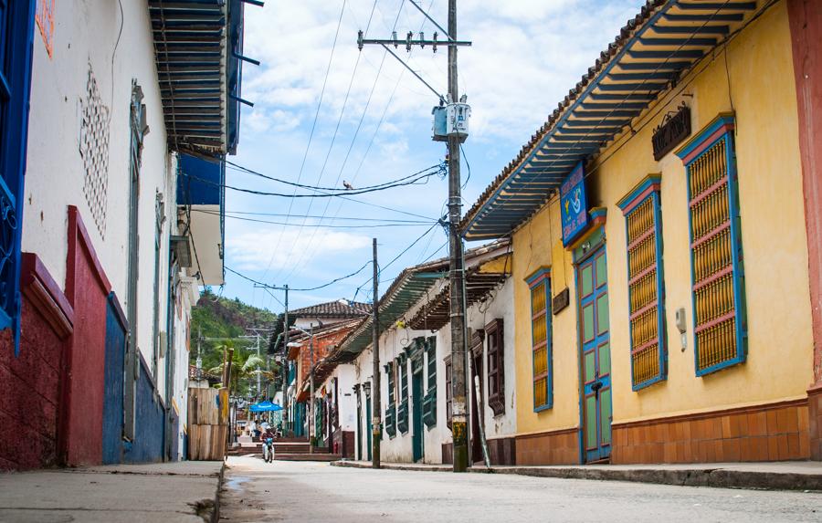 Calle en el Retiro, Antioquia, Colombia