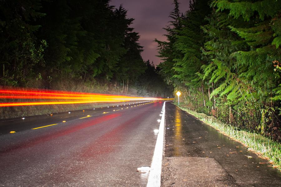 Barrido de luces en una carretera