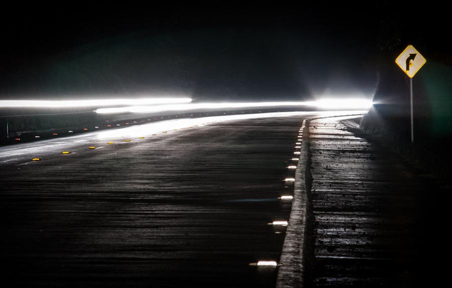 Barrido de luces en una carretera