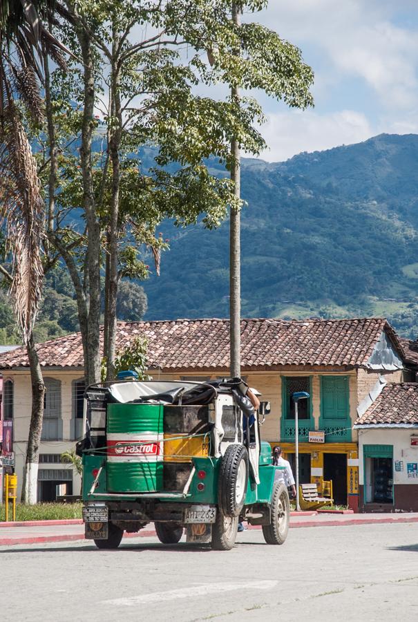 Jeep Willys en Genova, QuIndio, Colombia