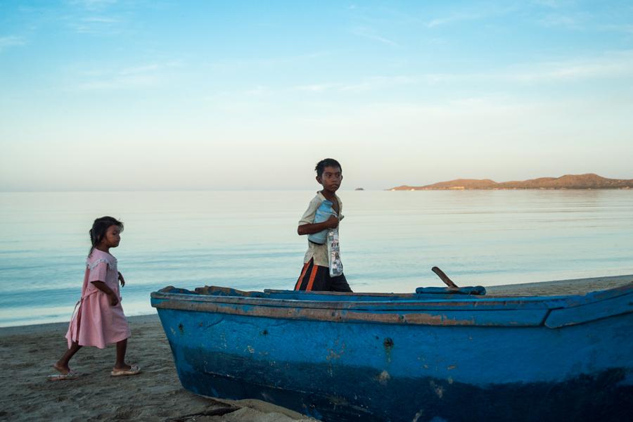 Niños en la Playa, Cabo de la Vela, Guajira, Rioh...