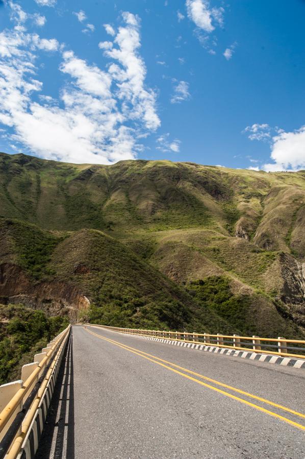 Puente en las Montañas