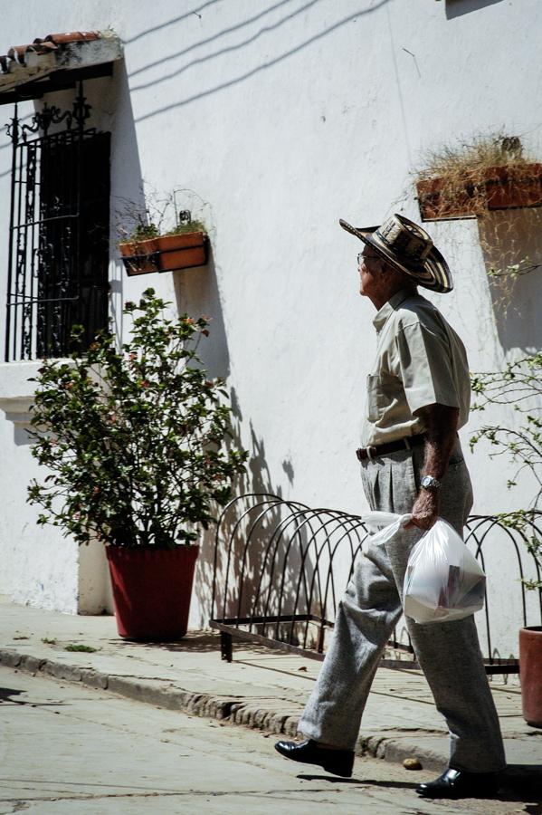 Hombre en Santa Cruz de Mompox, Bolivar, Colombia