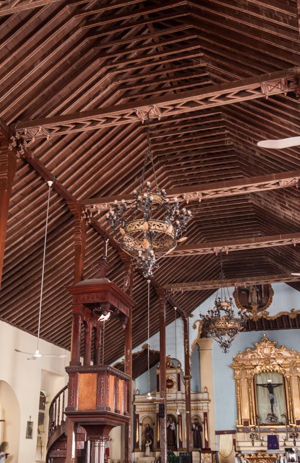 Interior de una Iglesia en Santa Cruz de Mompox, B...