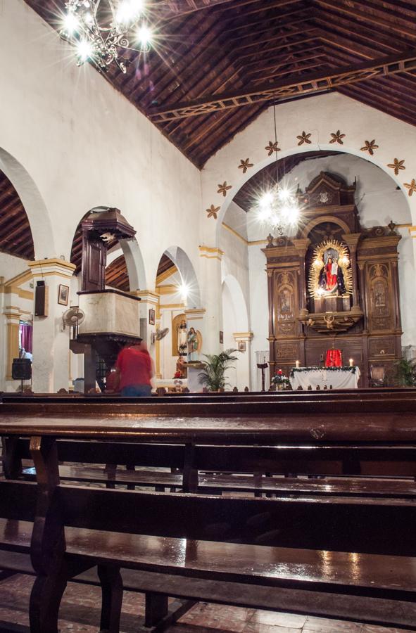 Interior de una Iglesia en Santa Cruz de Mompox, B...