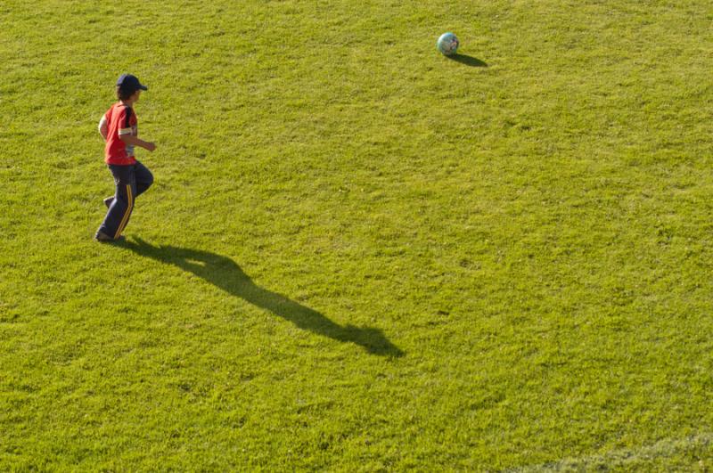 NiÃ±o Jugando Fultbol, Parque Metropolitano Simo...