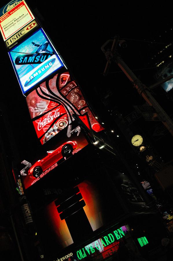 Avisos Publicitarios en Times Square en New York, ...