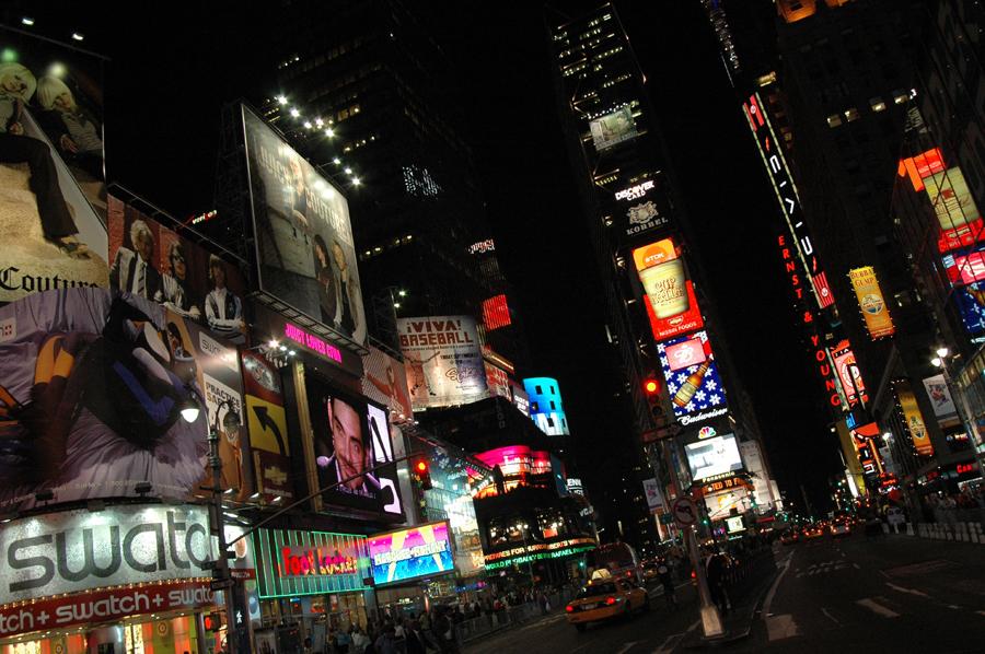 Avisos Publicitarios en Times Square en New York, ...