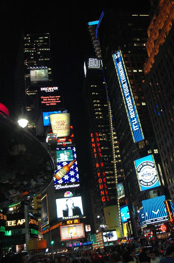 Avisos Publicitarios en Times Square en New York, ...