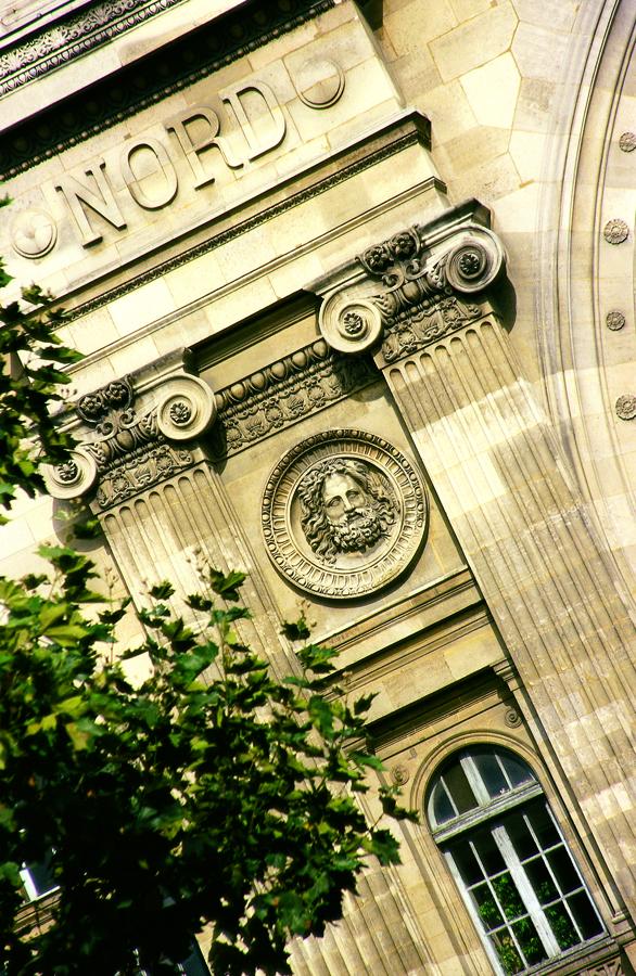 Detalle de una construccion en Paris, Francia