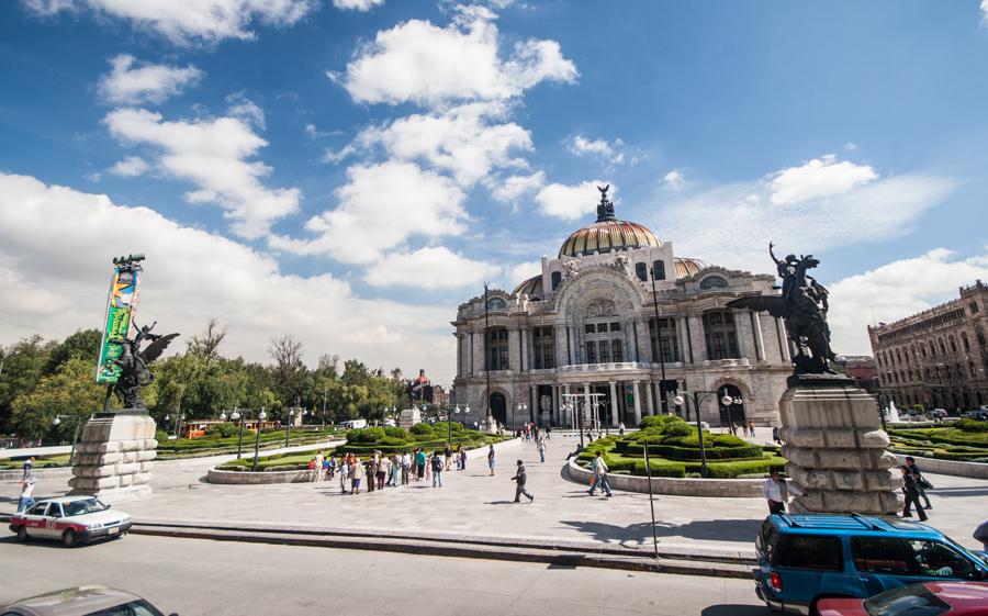 Detalle de la cupula del Palacio de Bellas Artes e...