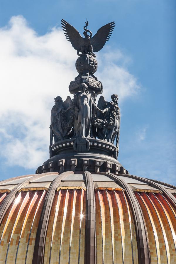 Detalle de la cupula del Palacio de Bellas Artes e...