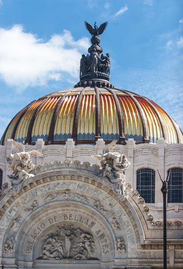 Detalle de la cupula del Palacio de Bellas Artes e...