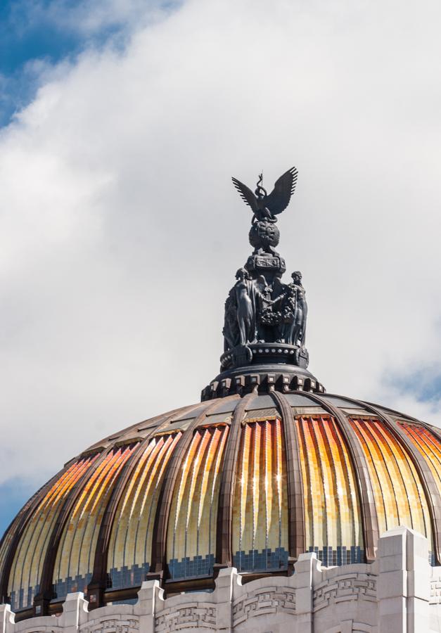 Detalle de la cupula del Palacio de Bellas Artes e...