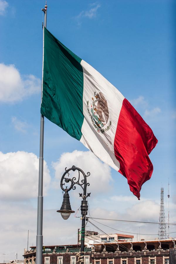 Bandera de Mexico, Distrito Federal, Mexico, Ameri...