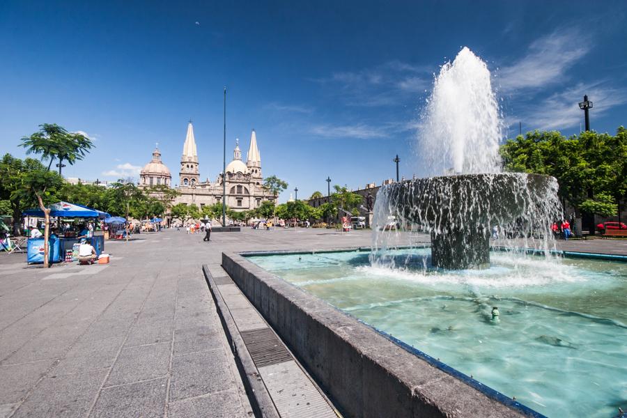 Fuente en la Plaza de la Liberacion, Guadalajara, ...