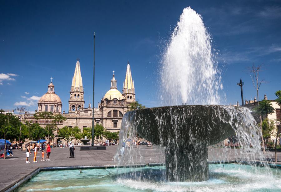 Fuente en la Plaza de la Liberacion, Guadalajara, ...