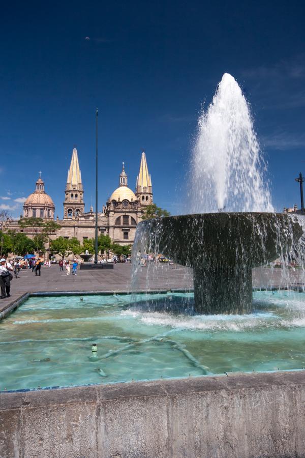 Fuente en la Plaza de la Liberacion, Guadalajara, ...