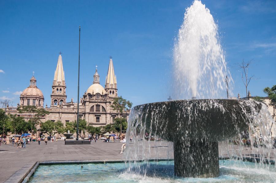 Fuente en la Plaza de la Liberacion, Guadalajara, ...