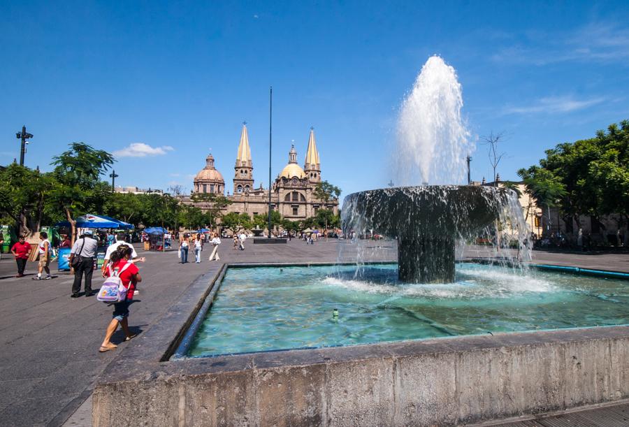 Fuente en la Plaza de la Liberacion, Guadalajara, ...