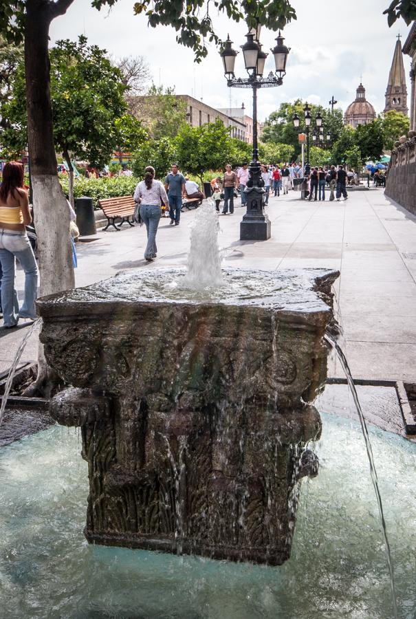 Fuente en la Plaza de la Liberacion, Guadalajara, ...