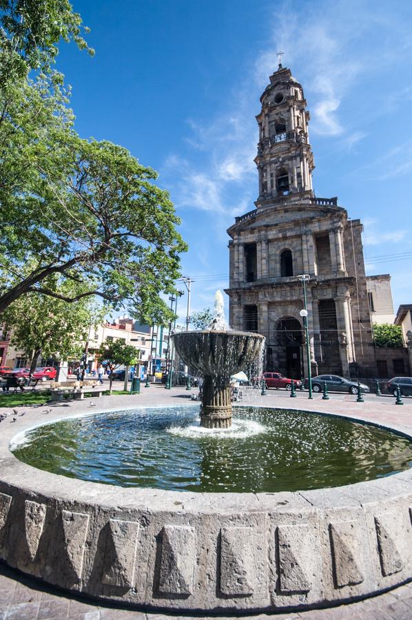 Fuente en un Parque de Guadalajara, Mexico, Centro...