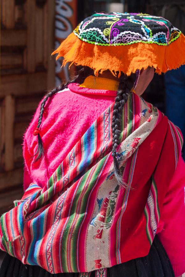 Indigena en el Mercado Indio Piscac, Valle Sagrado...