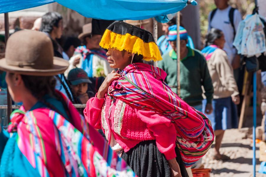 Indigena en el Mercado Indio Piscac, Valle Sagrado...