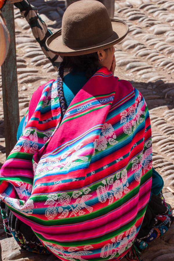 Indigena en el Mercado Indio Piscac, Valle Sagrado...