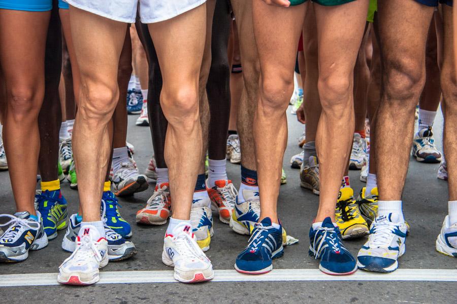 Hombres preparandose para competencia