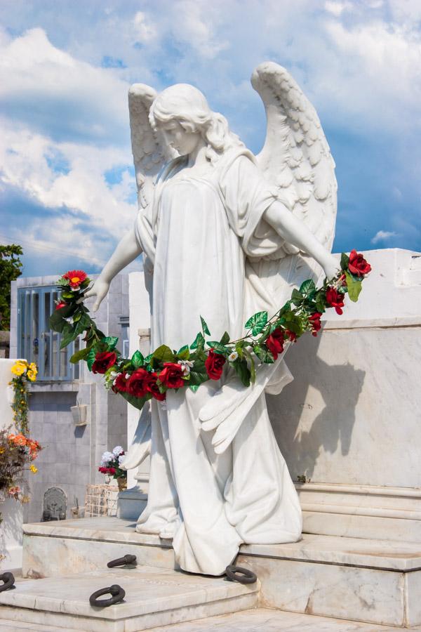 Escultura del Cementerio de Cienaga Magdalena, Col...