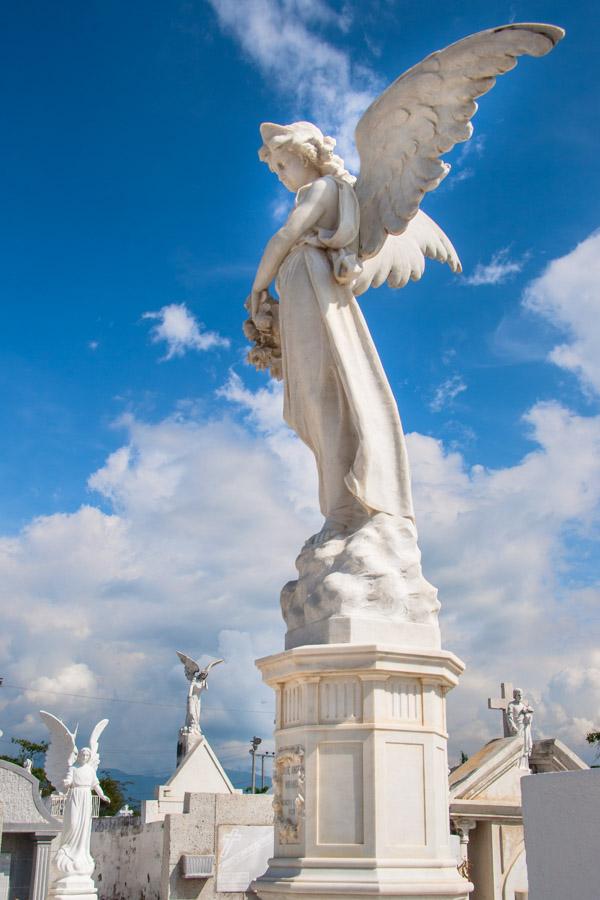 Escultura del Cementerio de Cienaga Magdalena, Col...