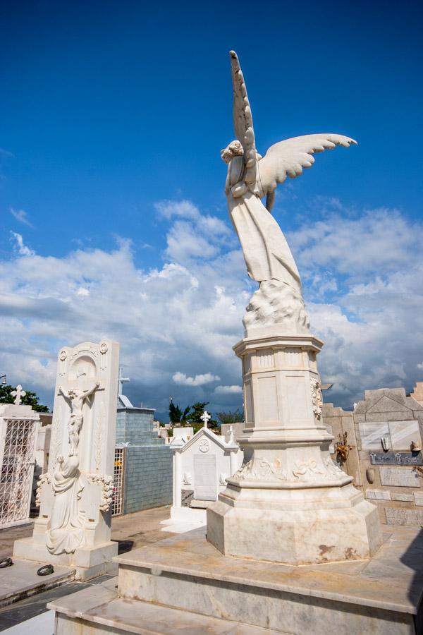 Escultura del Cementerio de Cienaga Magdalena, Col...