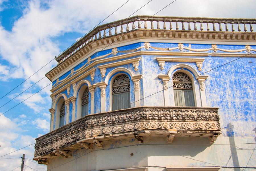 Fachada del Palacio Azul, en Cienaga Magdalena, Co...