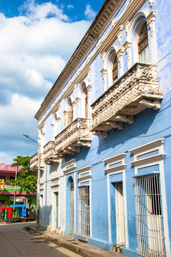 Fachada del Palacio Azul en Cienaga Magdalena, Col...