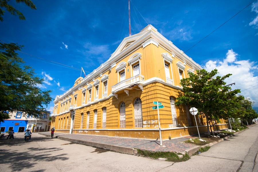 Fachada del Palacio Municial de Cienaga Magdalena,...