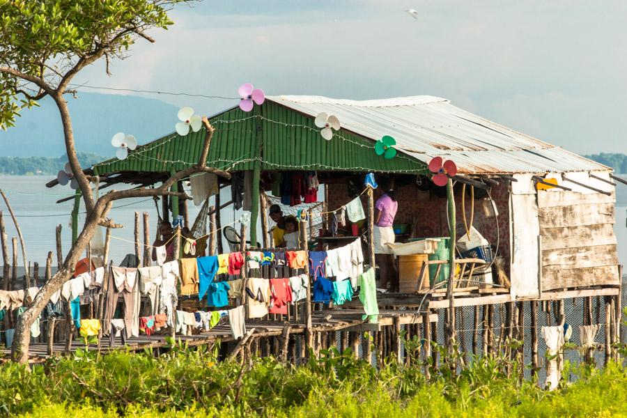 Palafito en Cienaga Magdalena, Colombia