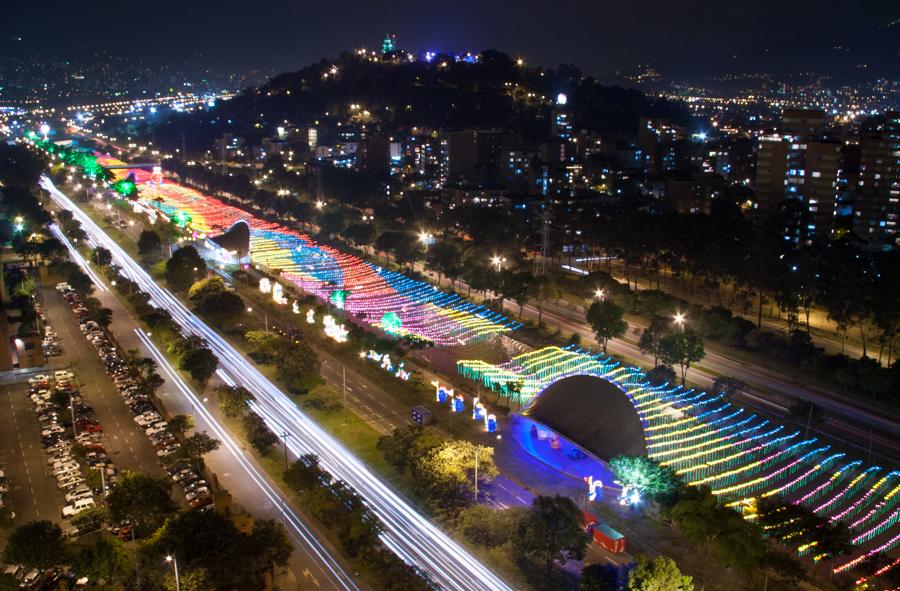 Alumbrados de Navidad, Avenida del Rio, Medellin, ...