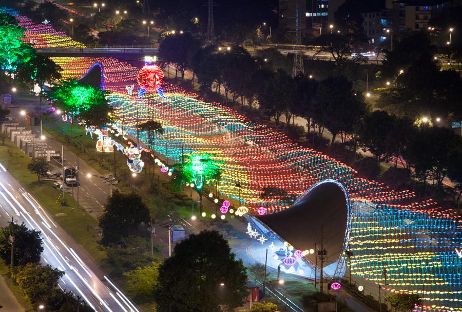 Alumbrados de Navidad, Avenida del Rio, Medellin, ...