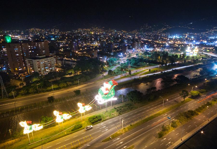 Alumbrados de Navidad, Avenida del Rio, Medellin, ...