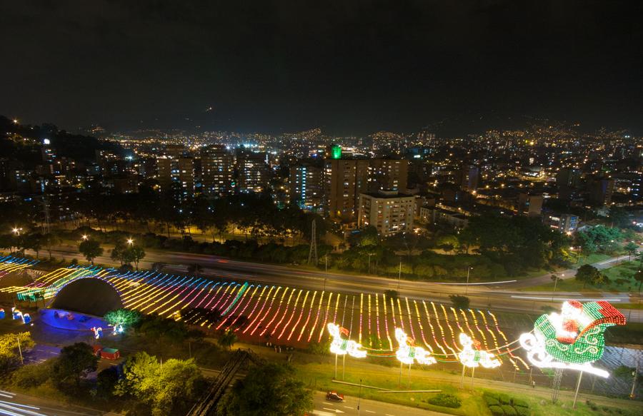 Alumbrados de Navidad, Avenida del Rio, Medellin, ...