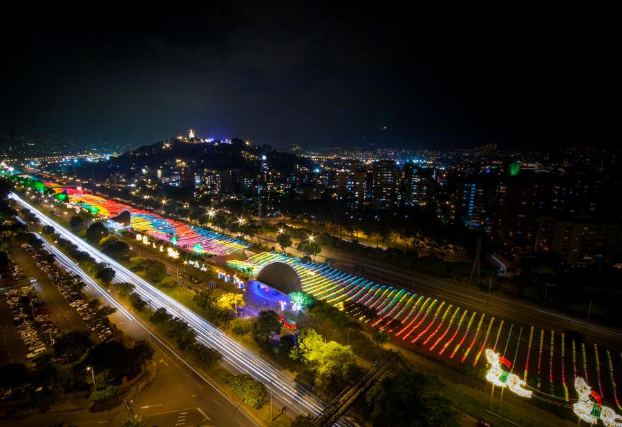 Alumbrados de Navidad, Avenida del Rio, Medellin, ...