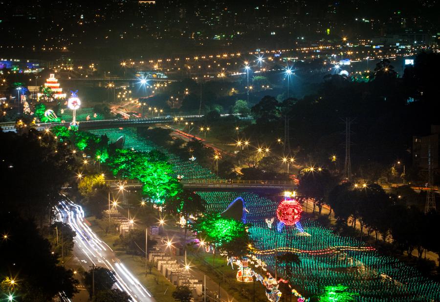 Alumbrados de Navidad, Avenida del Rio, Medellin, ...