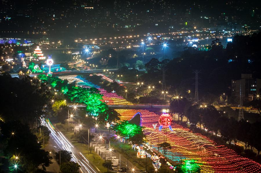 Alumbrados de Navidad, Avenida del Rio, Medellin, ...