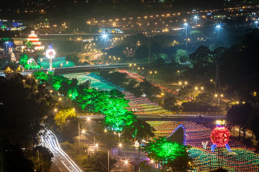 Alumbrados de Navidad, Avenida del Rio, Medellin, ...