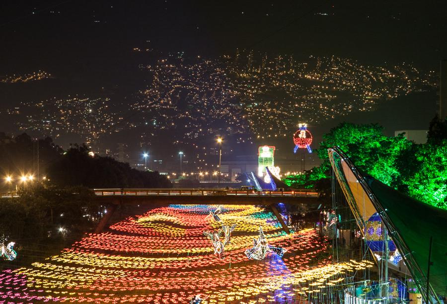 Alumbrados de Navidad, Avenida del Rio, Medellin, ...