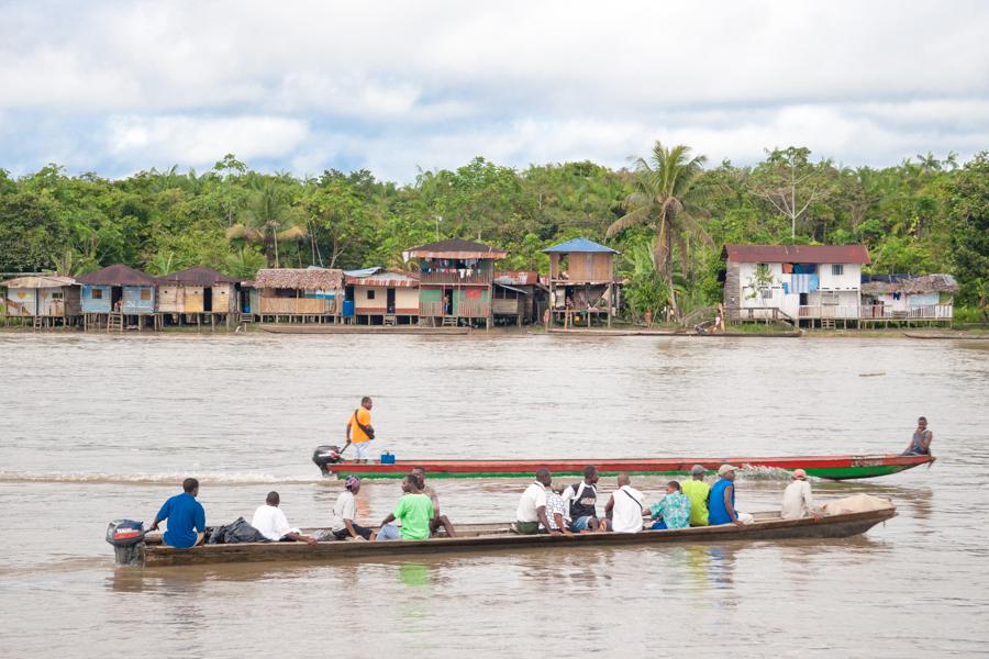 Canoa en el Rio Atrato, Quibdo, Choco, Colombia