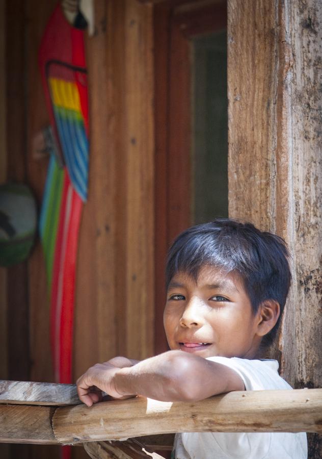 Niño de la Comunidad Yagua, Amazonas, Leticia, Co...