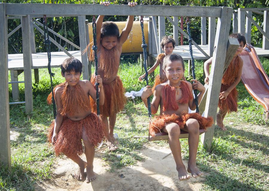 Niños de la Comunidad Yagua, Amazonas, Leticia, C...