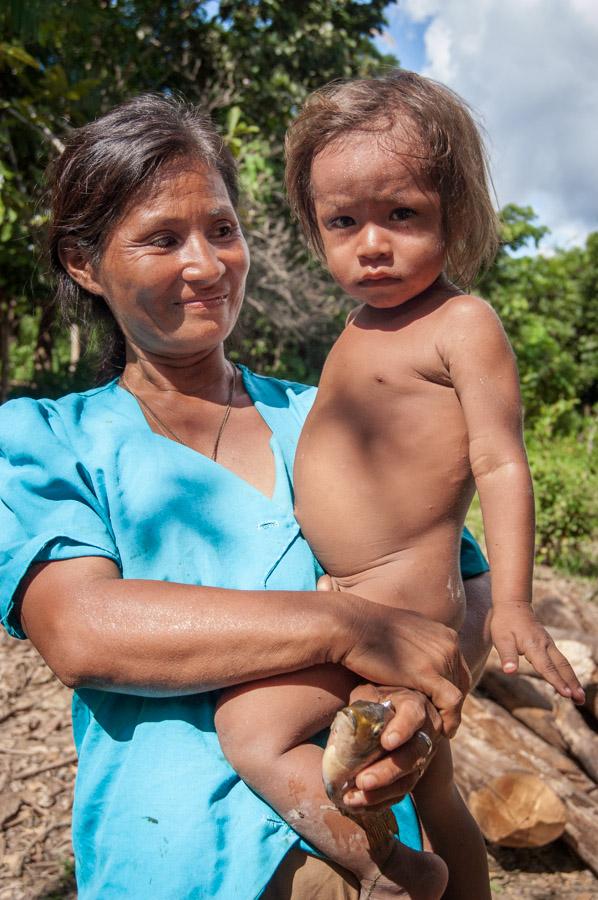 Mujer y Niño Amazonas, Leticia, Colombia